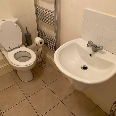 Modern 3 Bedrooms Near Dundrum Διαμέρισμα *