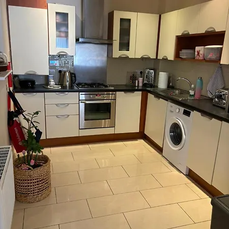 Modern 3 Bedrooms Near Dundrum دبلن