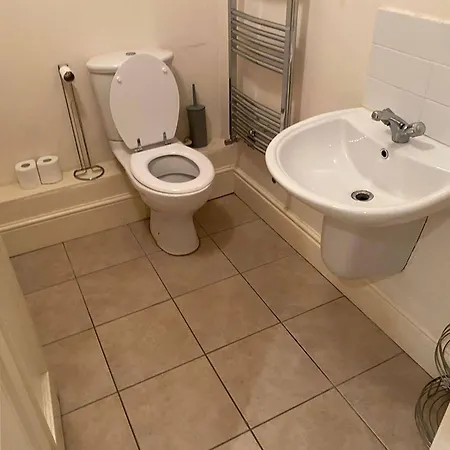 Modern 3 Bedrooms Near Dundrum شقة دبلن