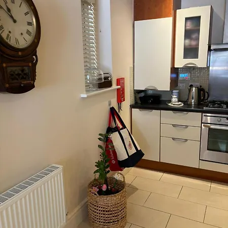 Modern 3 Bedrooms Near Dundrum 아파트