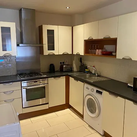 Modern 3 Bedrooms Near Dundrum 더블린