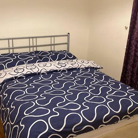 Modern 3 Bedrooms Near Dundrum * 더블린